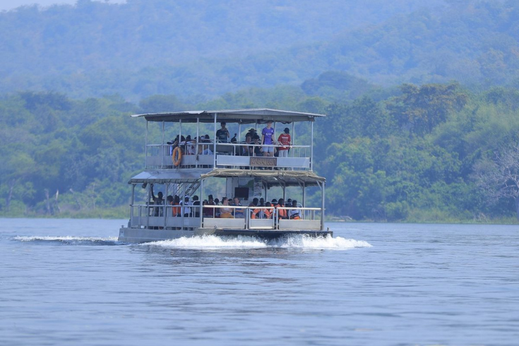 Uganda Gorilla tours - boat cruise in Murchison